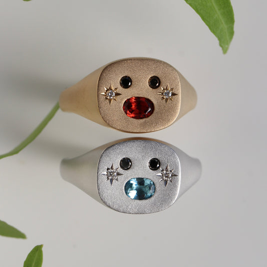 SMILE SIGNET RING with CHEEKS