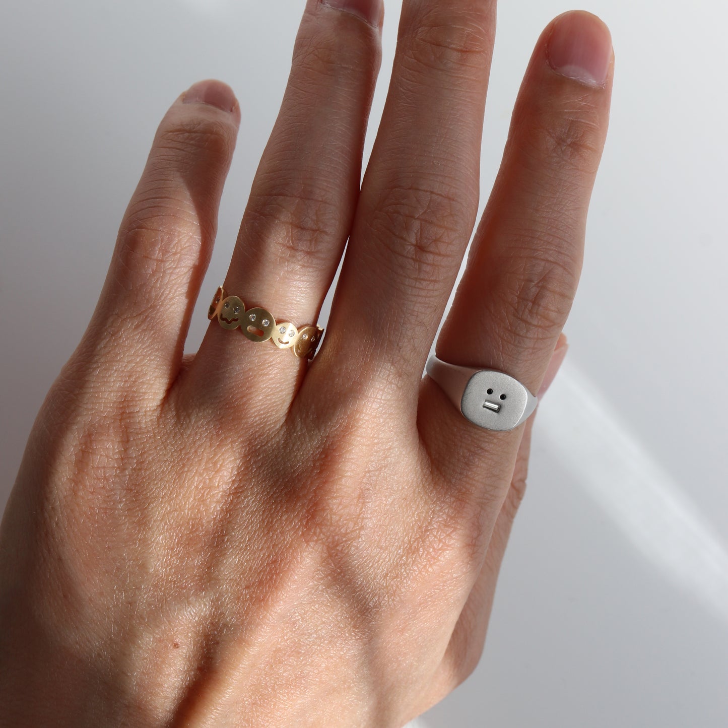 BAGUETTE DIA SIGNET RING