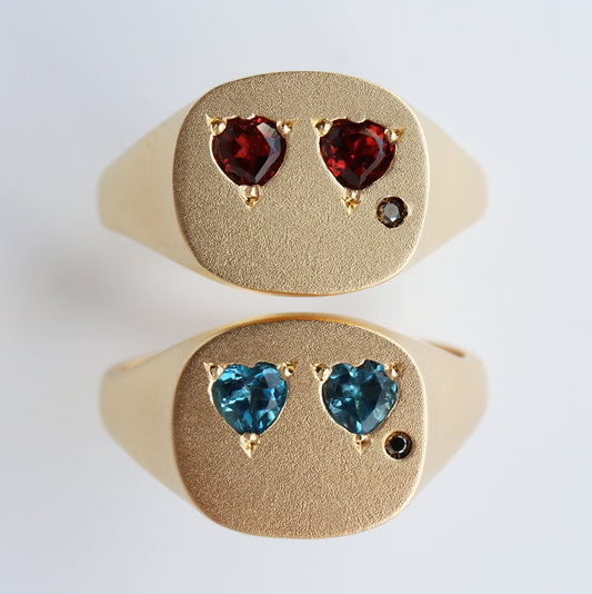 HEART EYES SIGNET RING