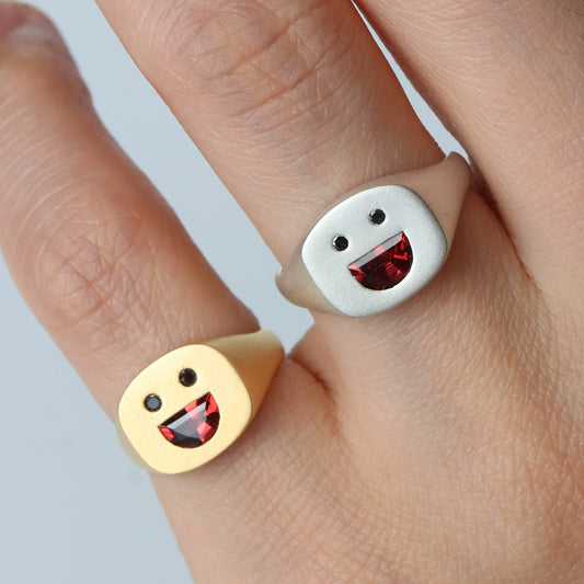 BIG SMILE SIGNET RING