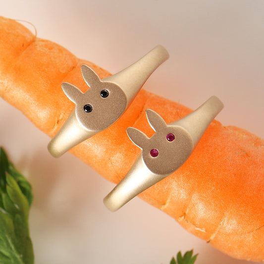 BUNNY SIGNET RING
