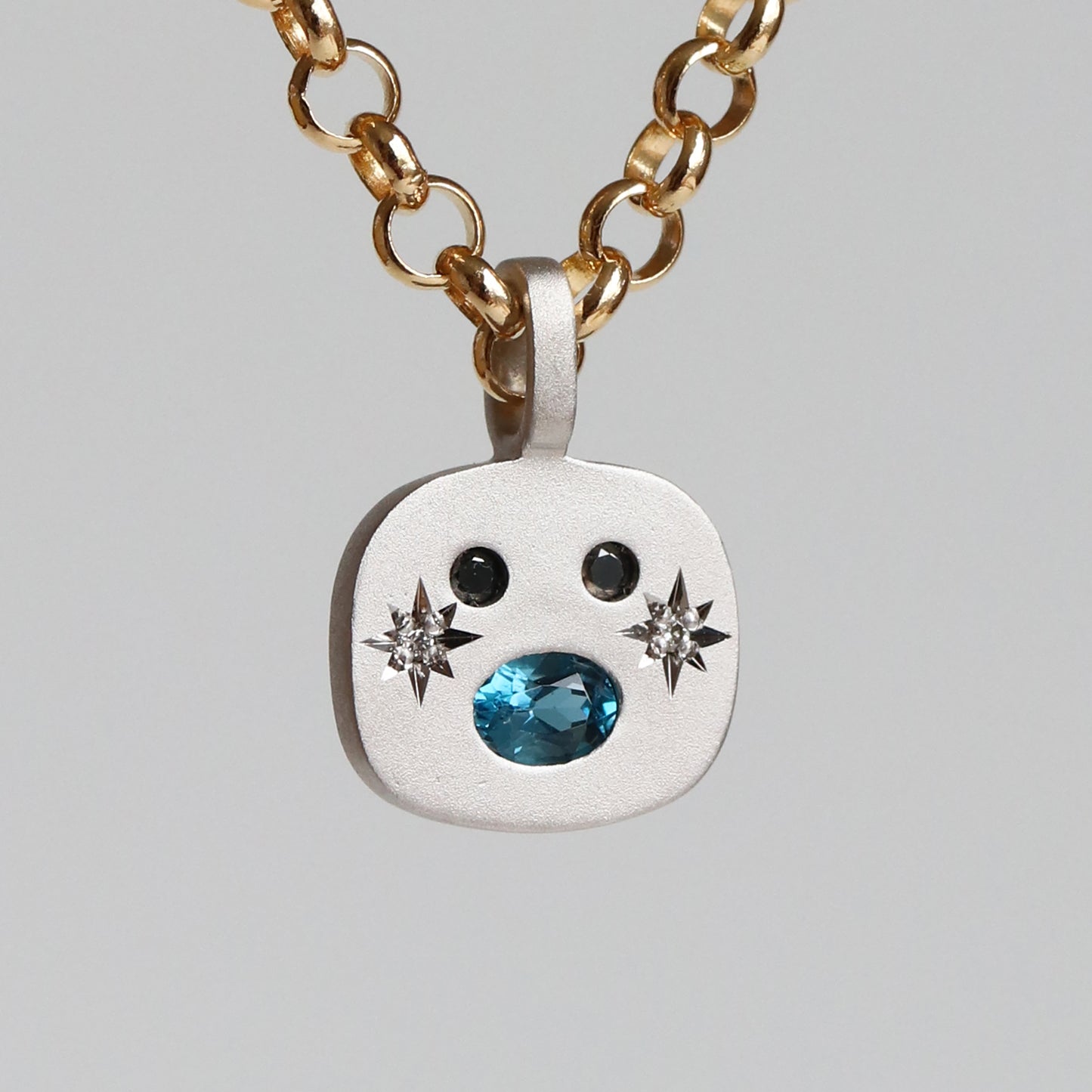 OVAL SMILE CHARM