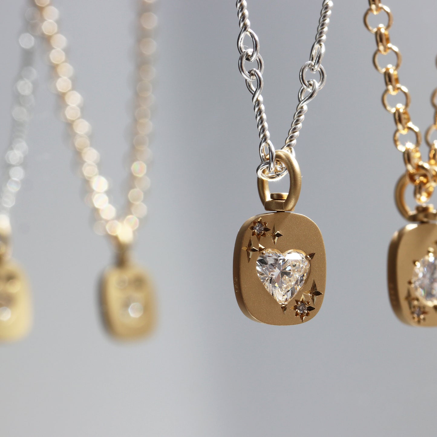 DIAMOND_REVERSIBLE SMILE CHARM