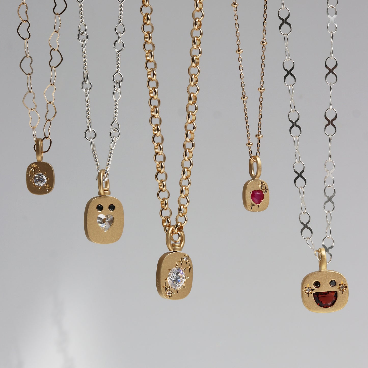 DIAMOND_REVERSIBLE SMILE CHARM