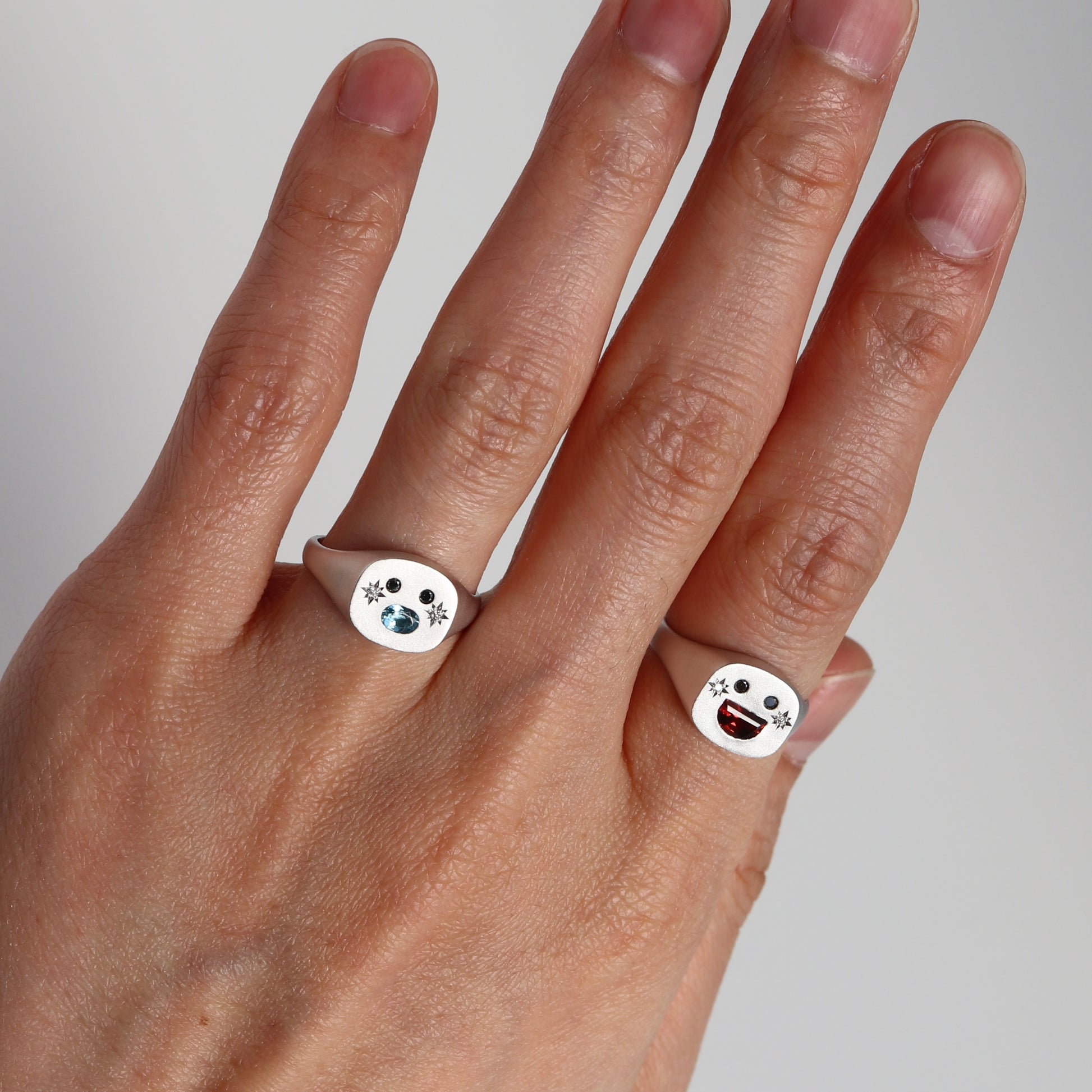 OVAL SMILE SIGNET RING – KOMI ONLINE - International Store