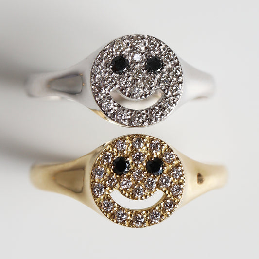 PAVE SMILE SIGNET RING