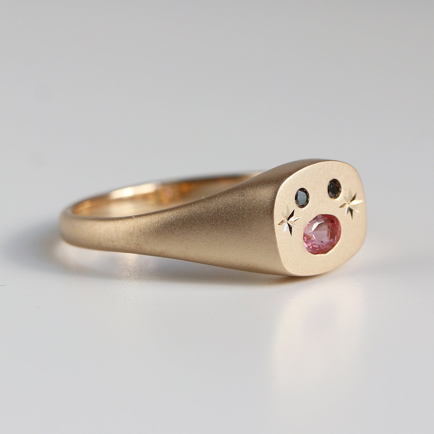 PETITE OVAL SMILE SIGNET RING