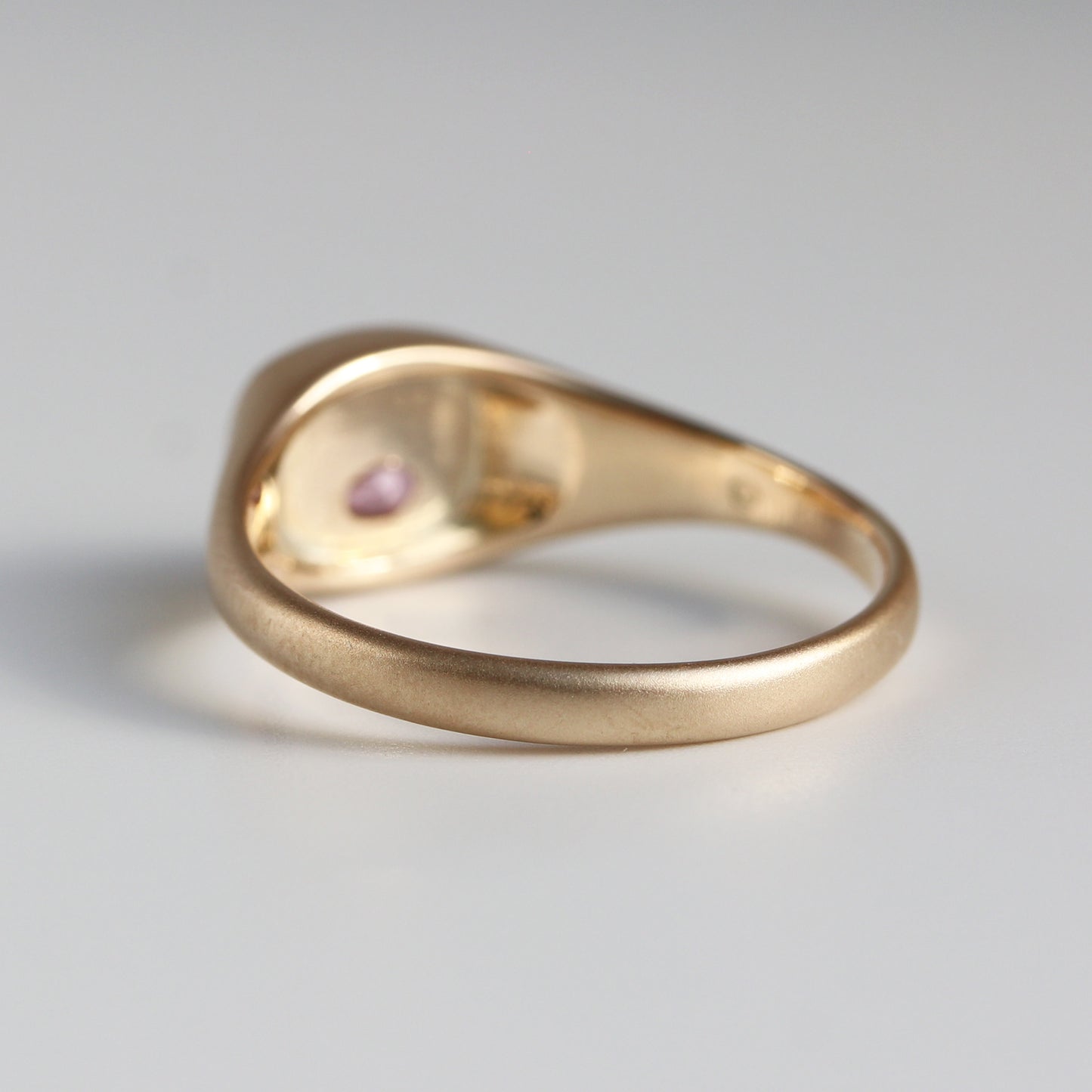 PETITE OVAL SMILE SIGNET RING