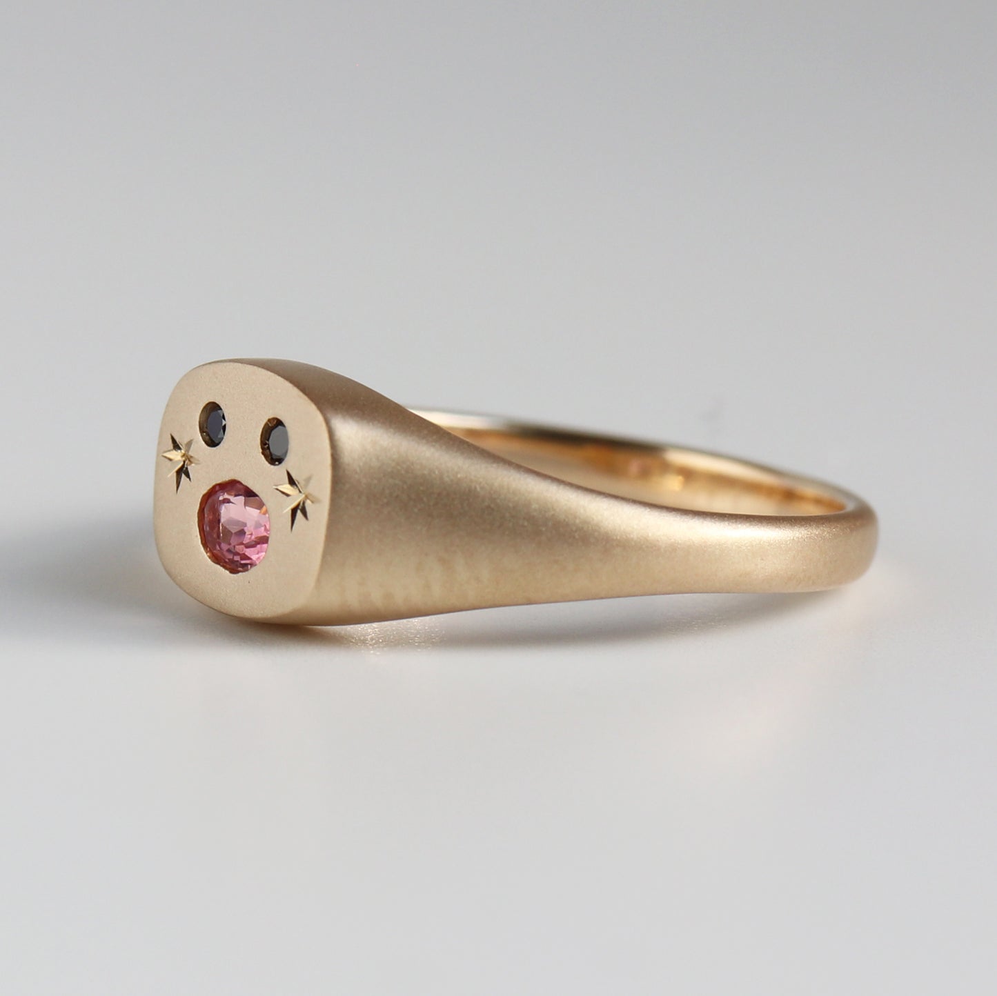 PETITE OVAL SMILE SIGNET RING