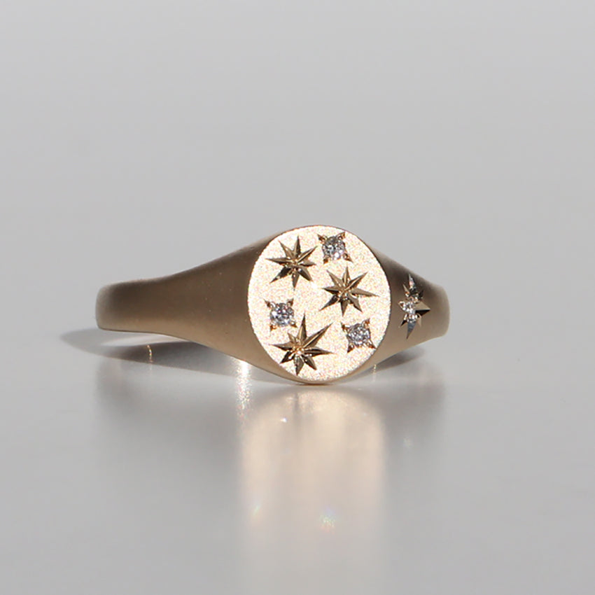 STARRY SIGNET RING