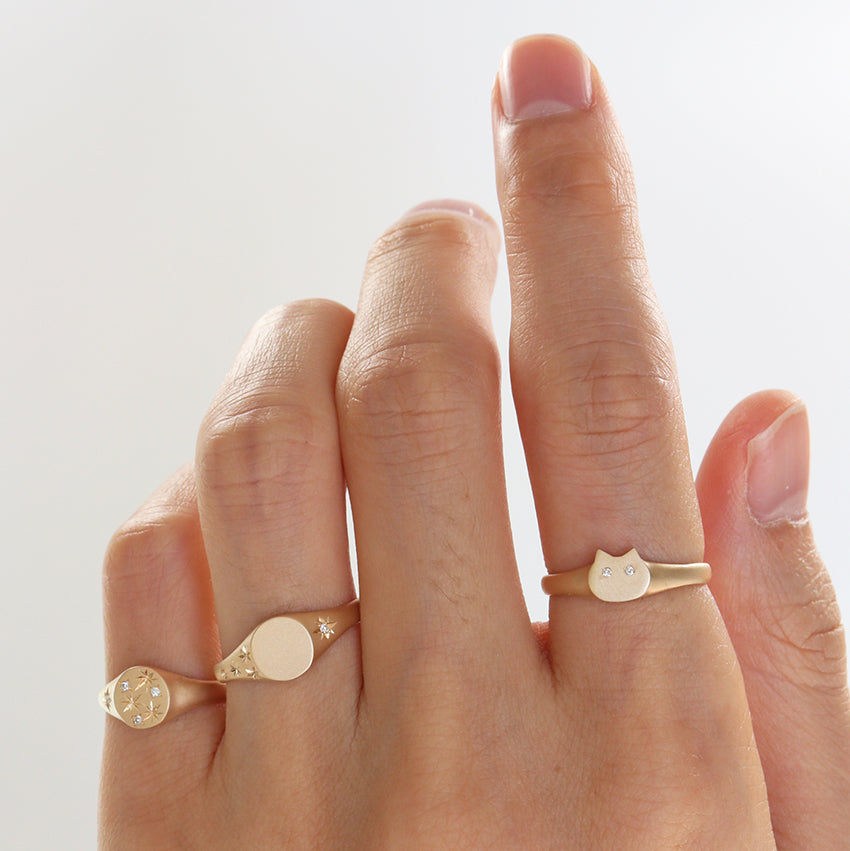 STARRY SIGNET RING