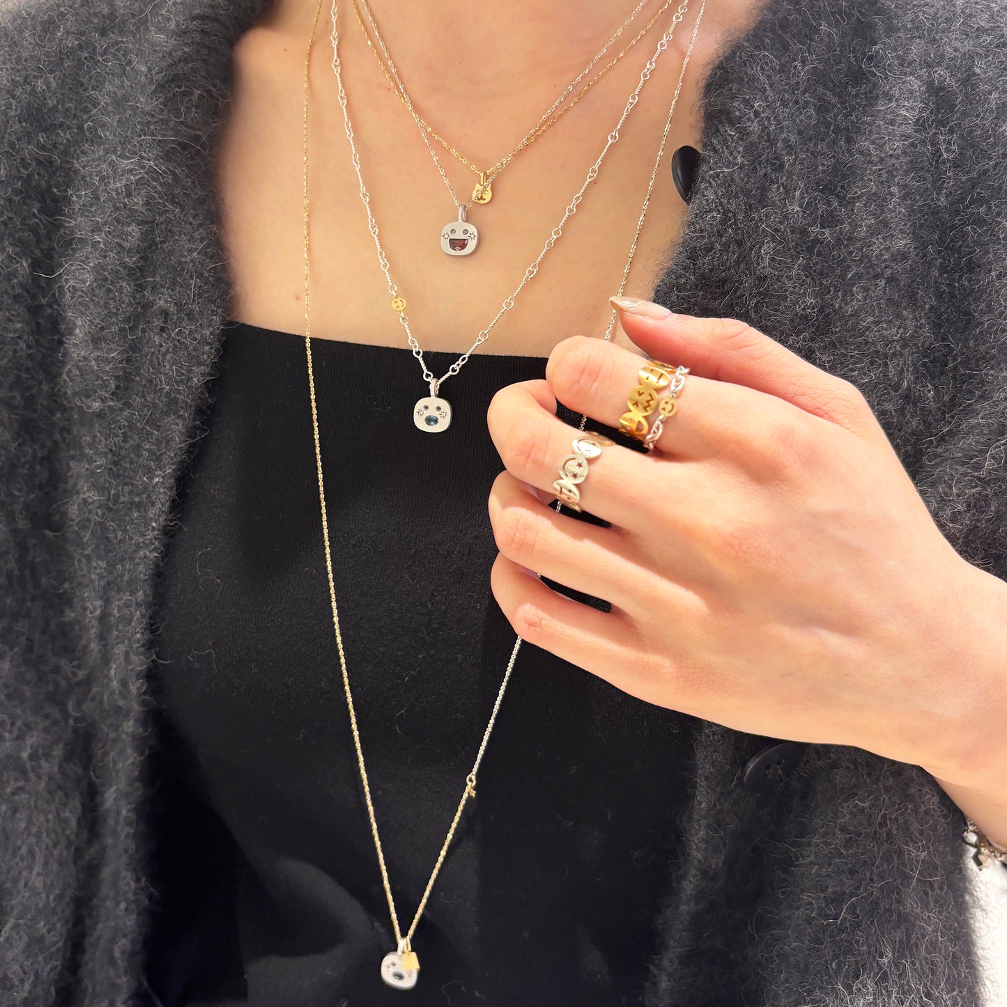 SMILEY TWIST CHAIN NECKLACE