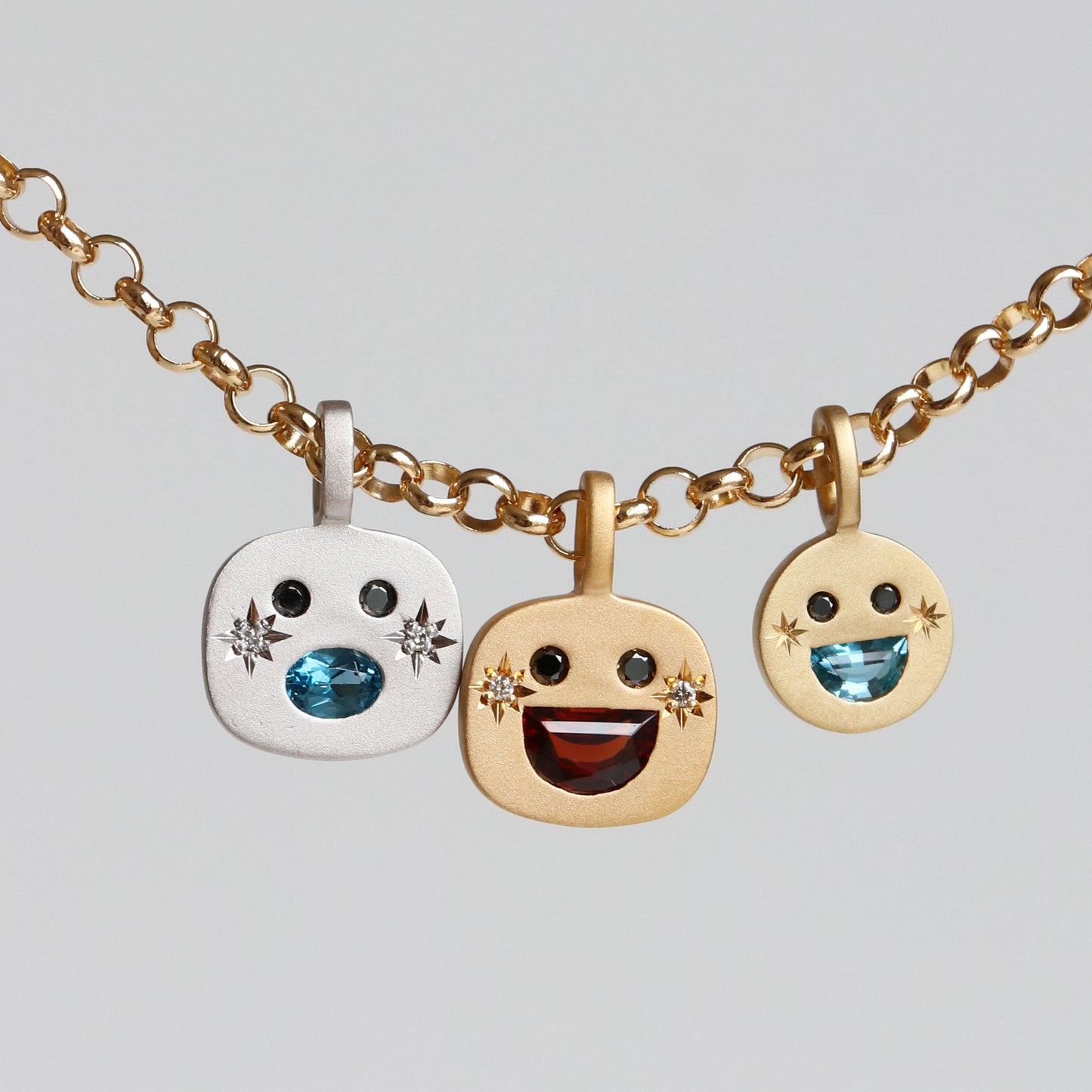 OVAL SMILE CHARM