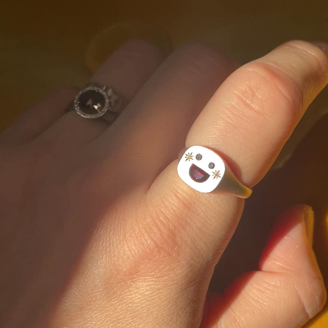 BIG SMILE SIGNET RING with CHEEKS – KOMI ONLINE - International Store